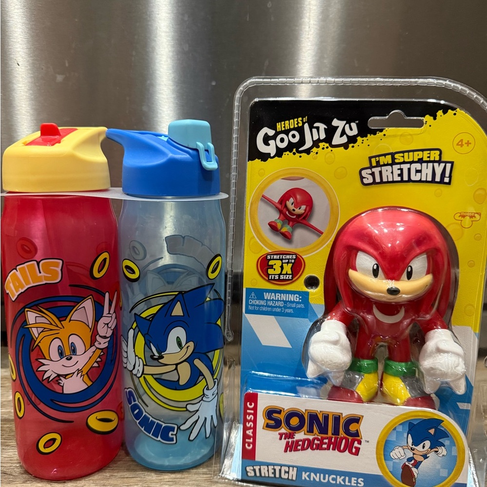 Bundle New Heroes Goo Jit Zu Knuckles with 2 Sonic/Tails Water Bottles 20 fl. oz